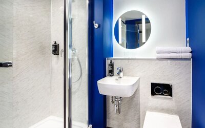 Private bathroom with shower at Ibis Budget Manchester Airport.