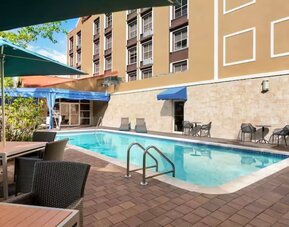 Refreshing outdoor pool at Hampton Inn & Suites Ft. Lauderdale Airport/South Cruise Port.