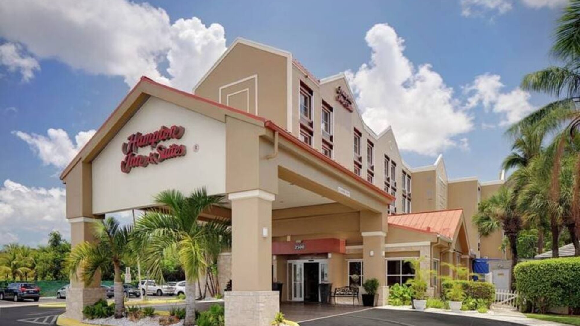 Parking area at Hampton Inn & Suites Ft. Lauderdale Airport/South Cruise Port.