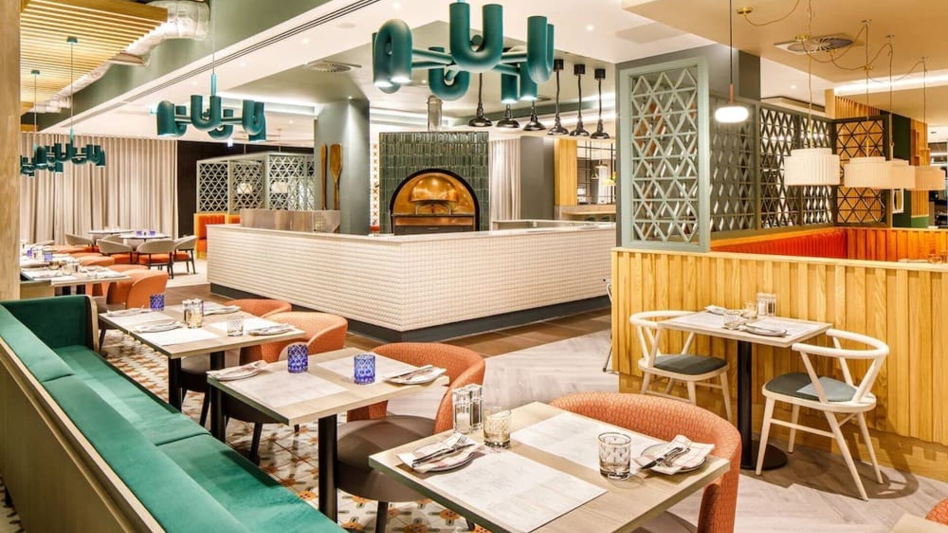 Restaurants at Holiday Inn Manchester Airport. 