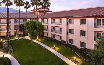 Hotel garden at DoubleTree By Hilton Ontario Airport.