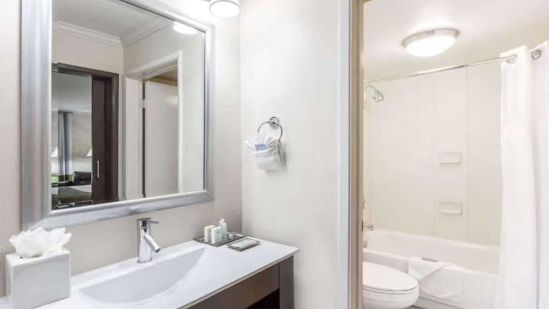 Guest bathroom with shower at Uptown Oasis San Jose Airport.