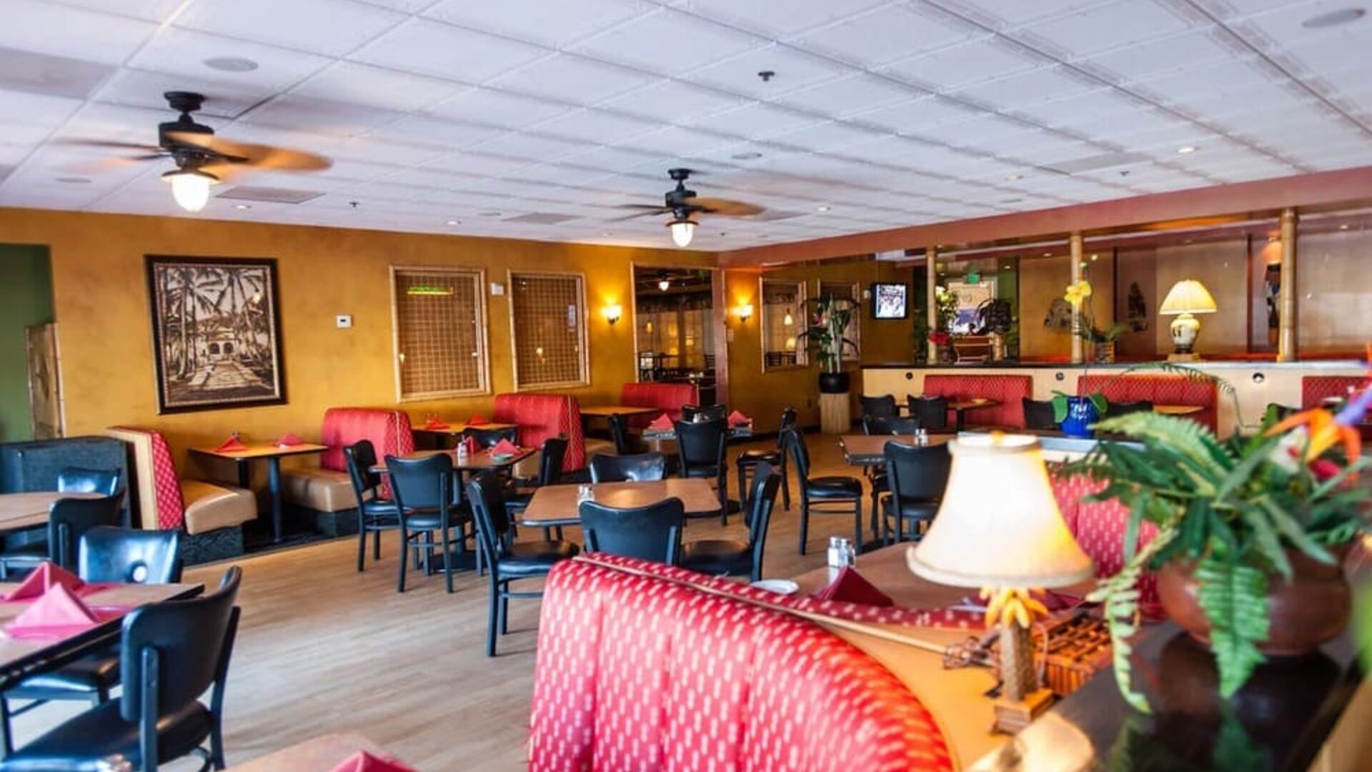 Lounge area at Uptown Oasis San Jose Airport.