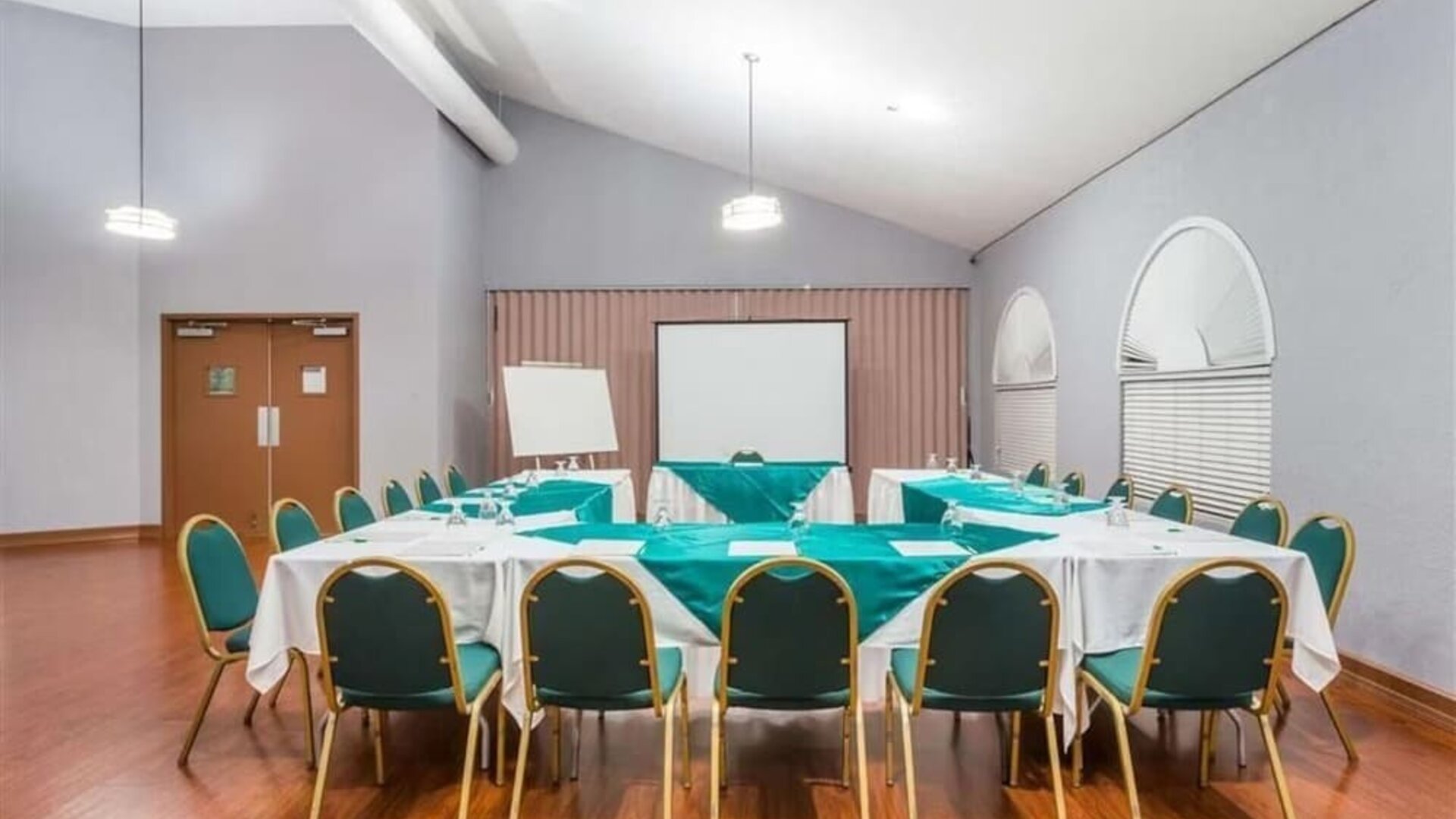 Conference room at La Hacienda San Jose Silicon Valley.