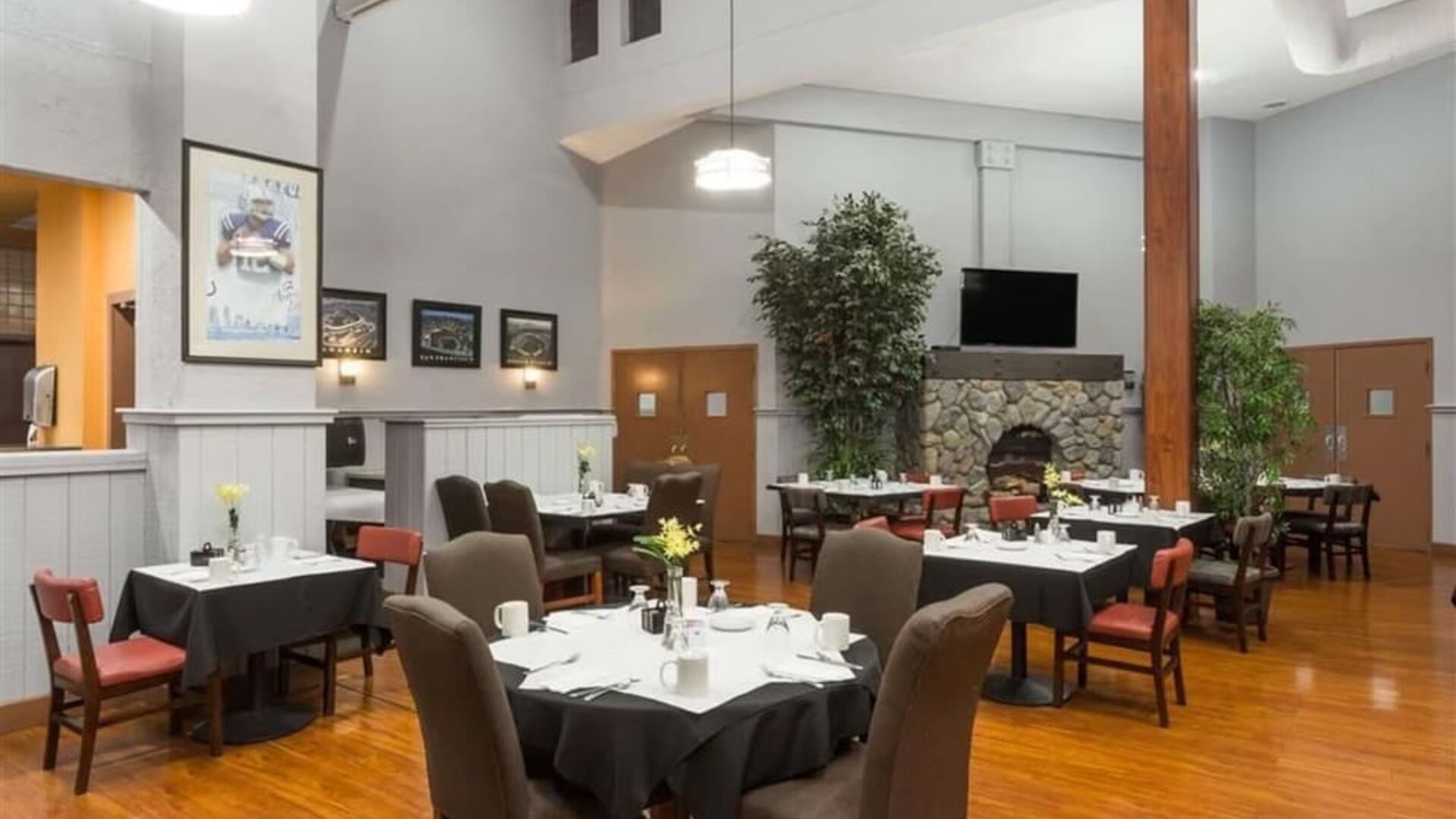 Dining room at La Hacienda San Jose Silicon Valley.