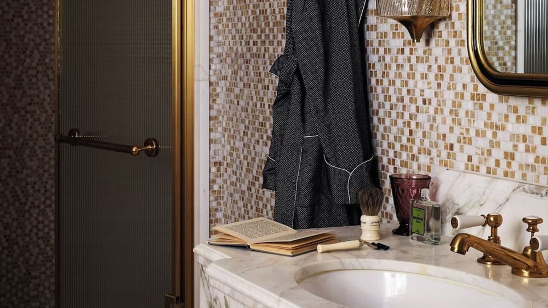 Private guest bathroom at NoMad London.