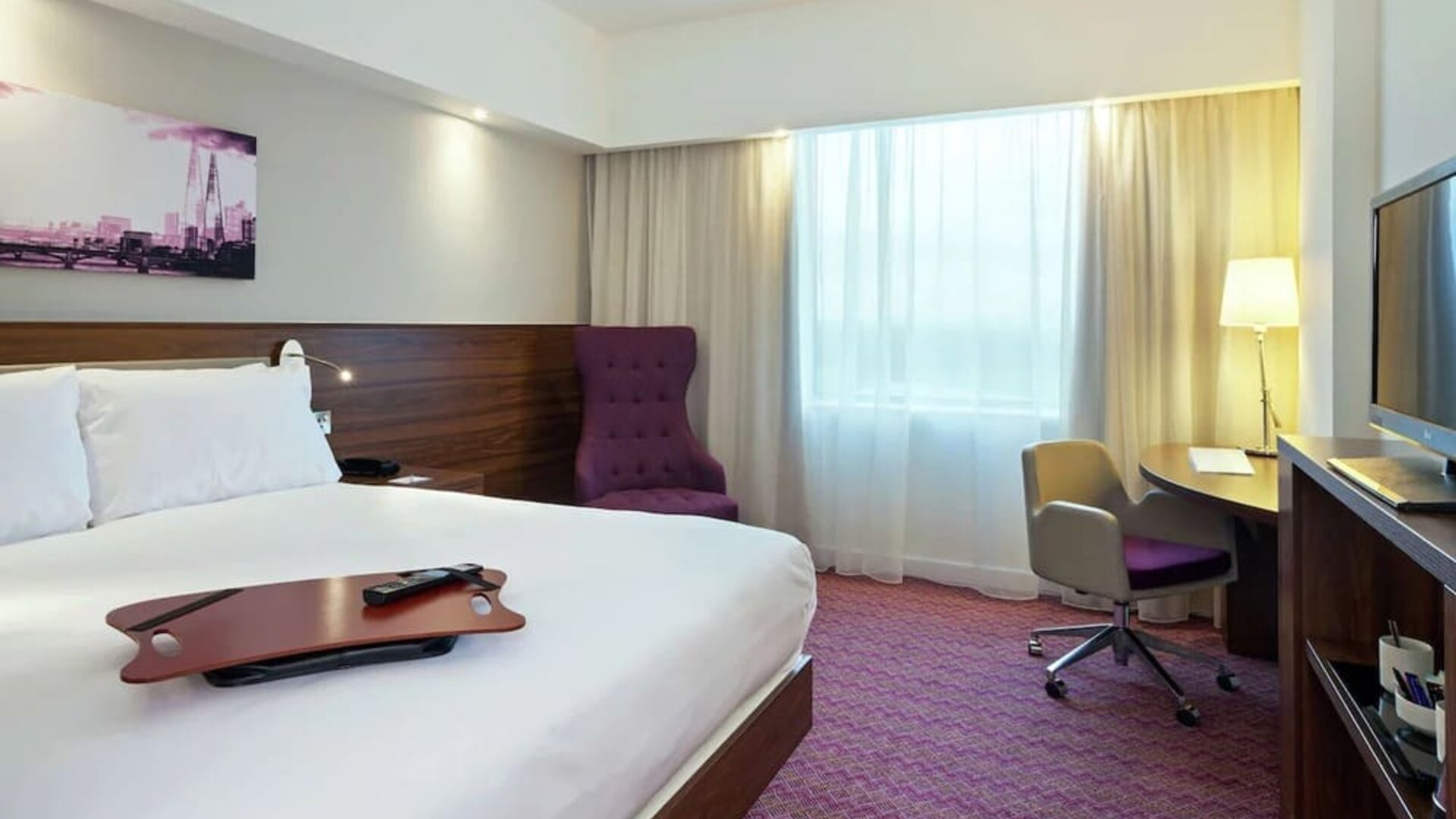 Day use room with natural light at Hampton By Hilton London Gatwick Airport.