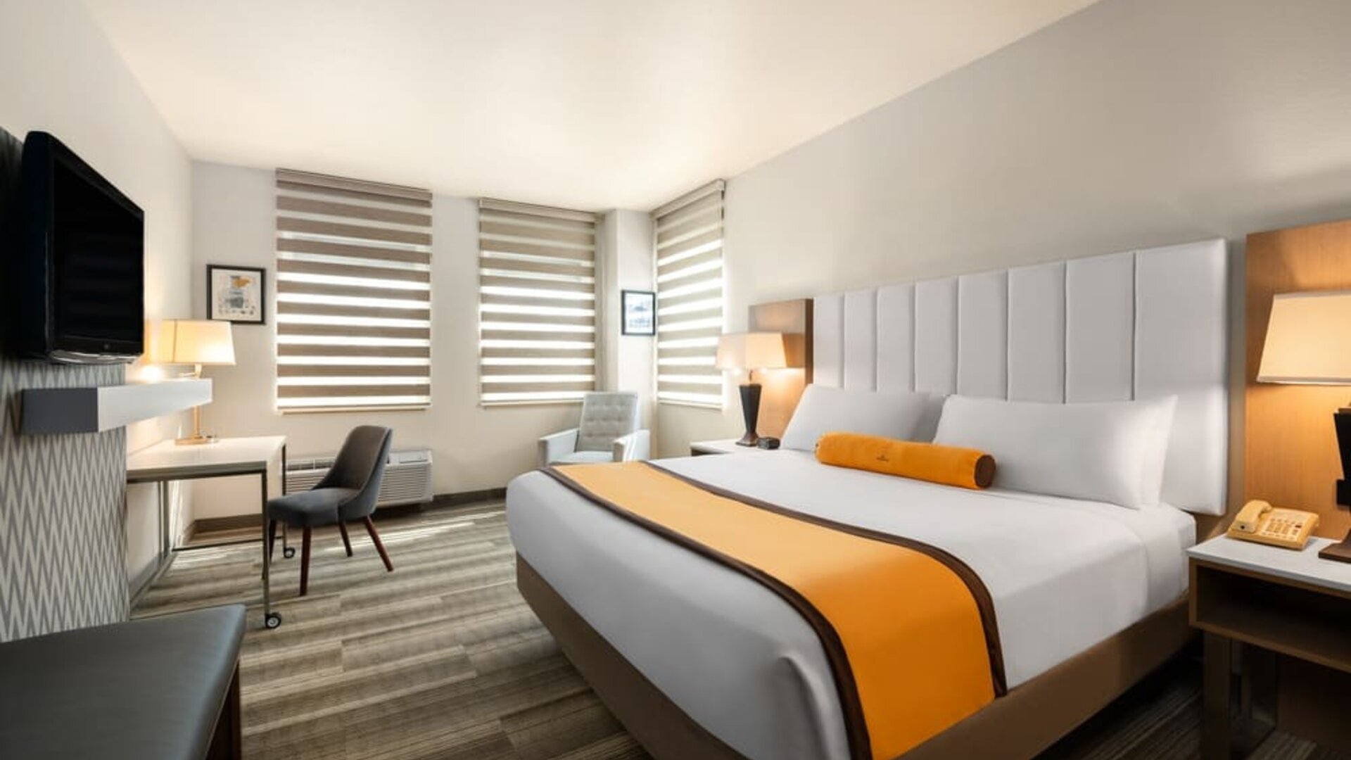 King room with TV at Hotel Marguerite.