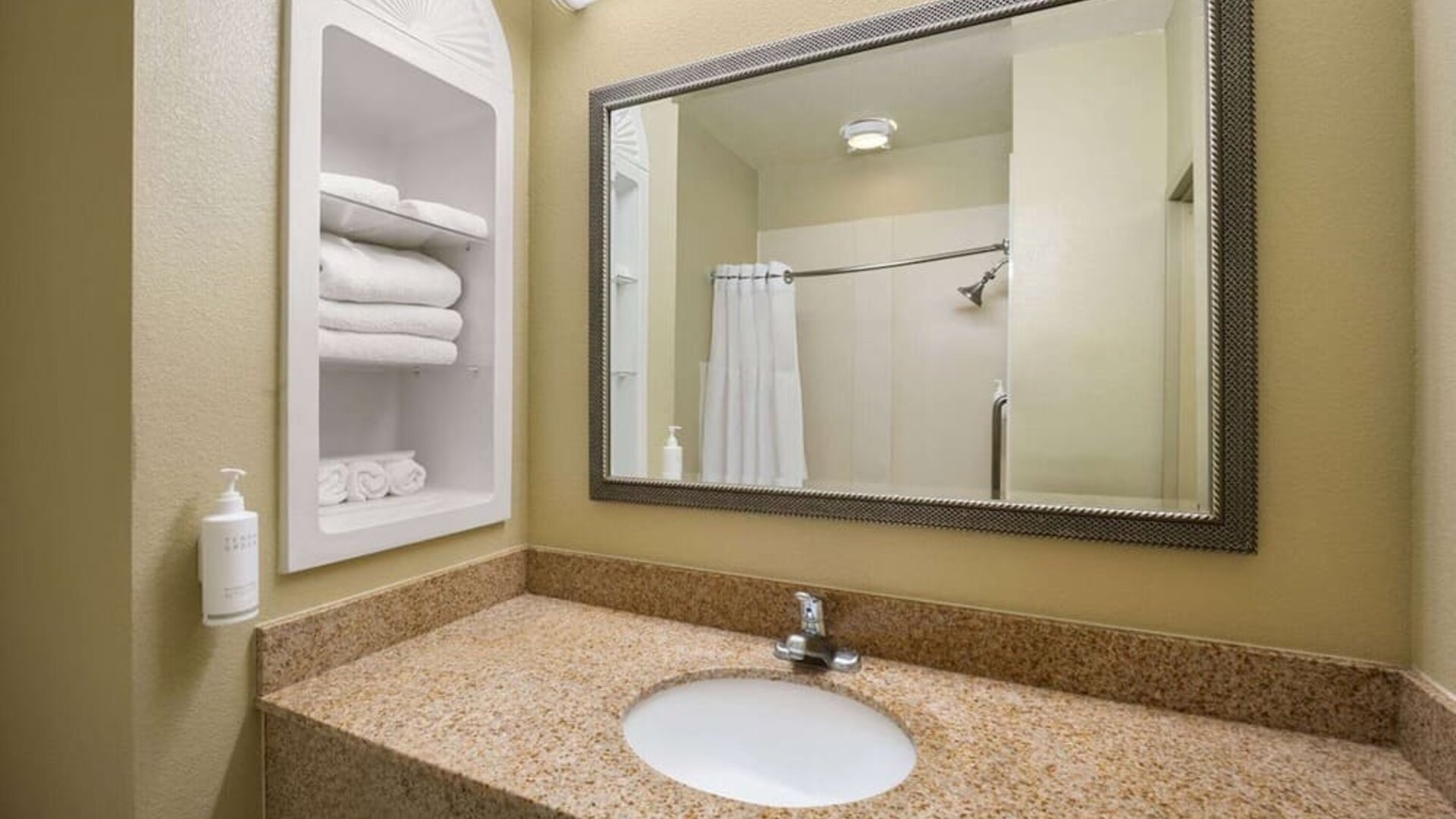 Guest bathroom with shower at Hotel Marguerite.