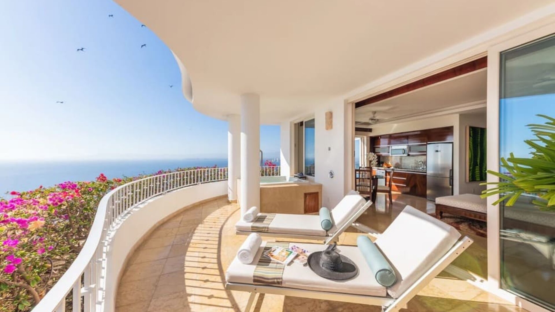 Day use room with day bed at Grand Miramar All Luxury Suites & Residences.