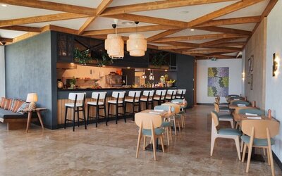 Bar and lounge area at Le Méridien Bodrum Beach Resort.