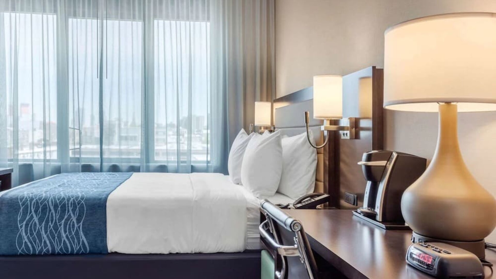 Day use room with natural light at Comfort Inn Prospect Park-Brooklyn.