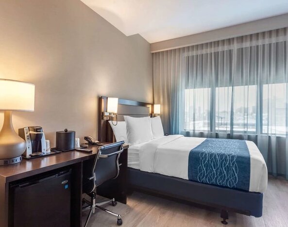 Comfortable king room with work station at Comfort Inn Prospect Park-Brooklyn.