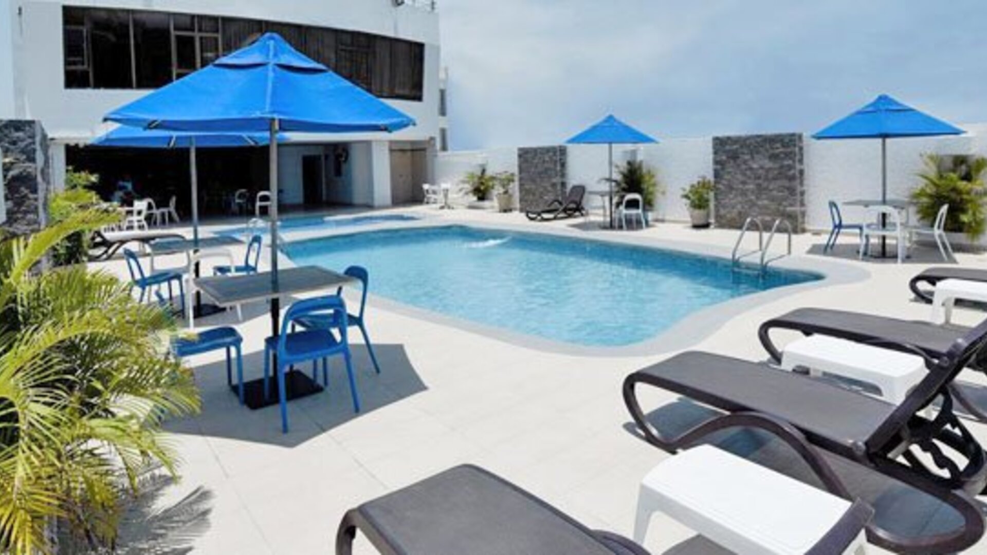 Howard Johnson By Wyndham Barranquilla Versalles