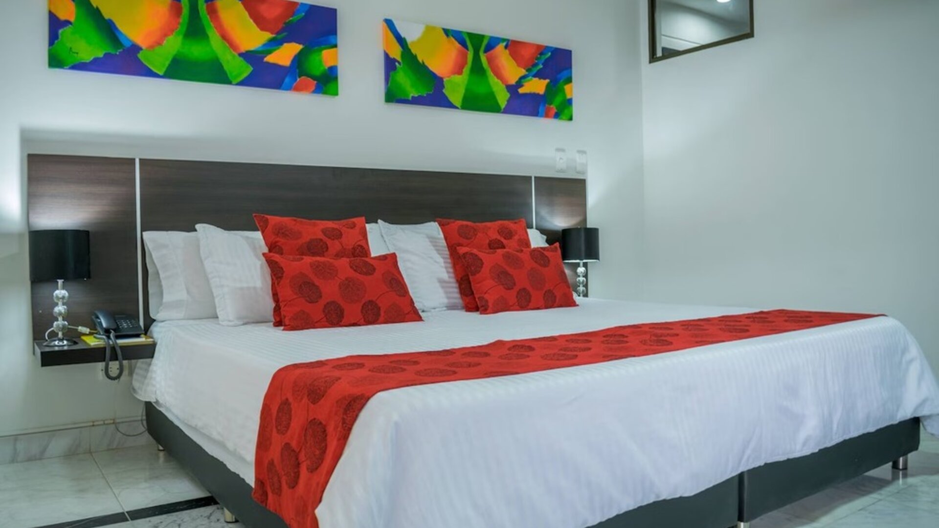 Romantic king room at Montes De La Castellana Hotel.