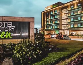 Hotel Factory Green (Calle 80 Occidente)