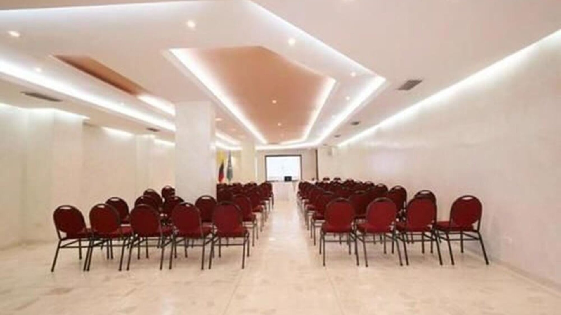 Professional meeting room at Hotel Intersuites.