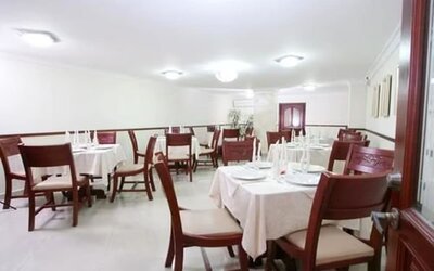 Dining room at Hotel Intersuites.