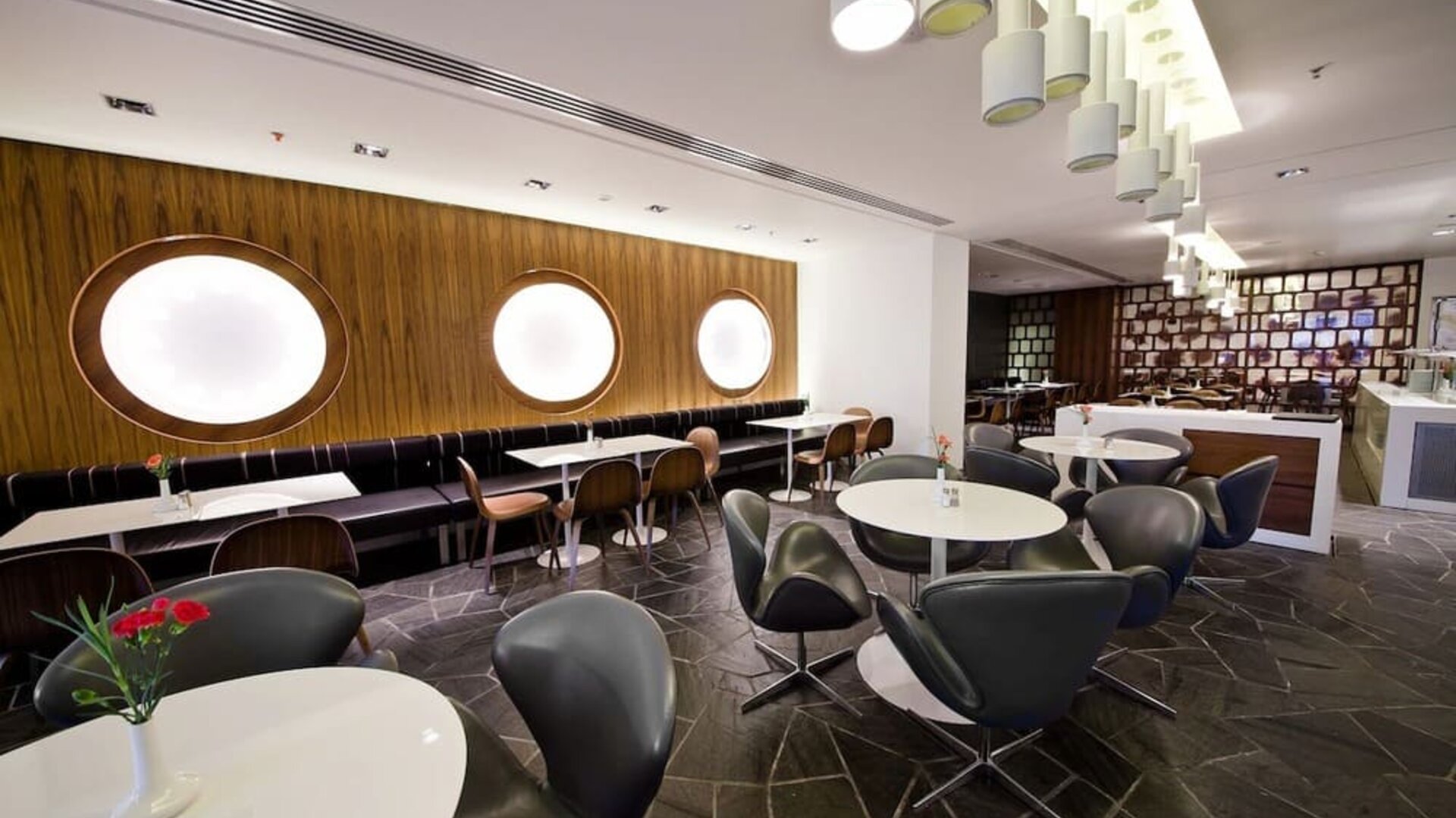 Coworking and lounge area at Prima Vera Hotel.