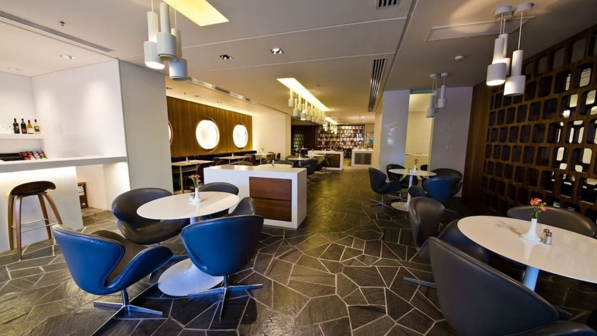 Lounge and coworking area at Prima Vera Hotel.