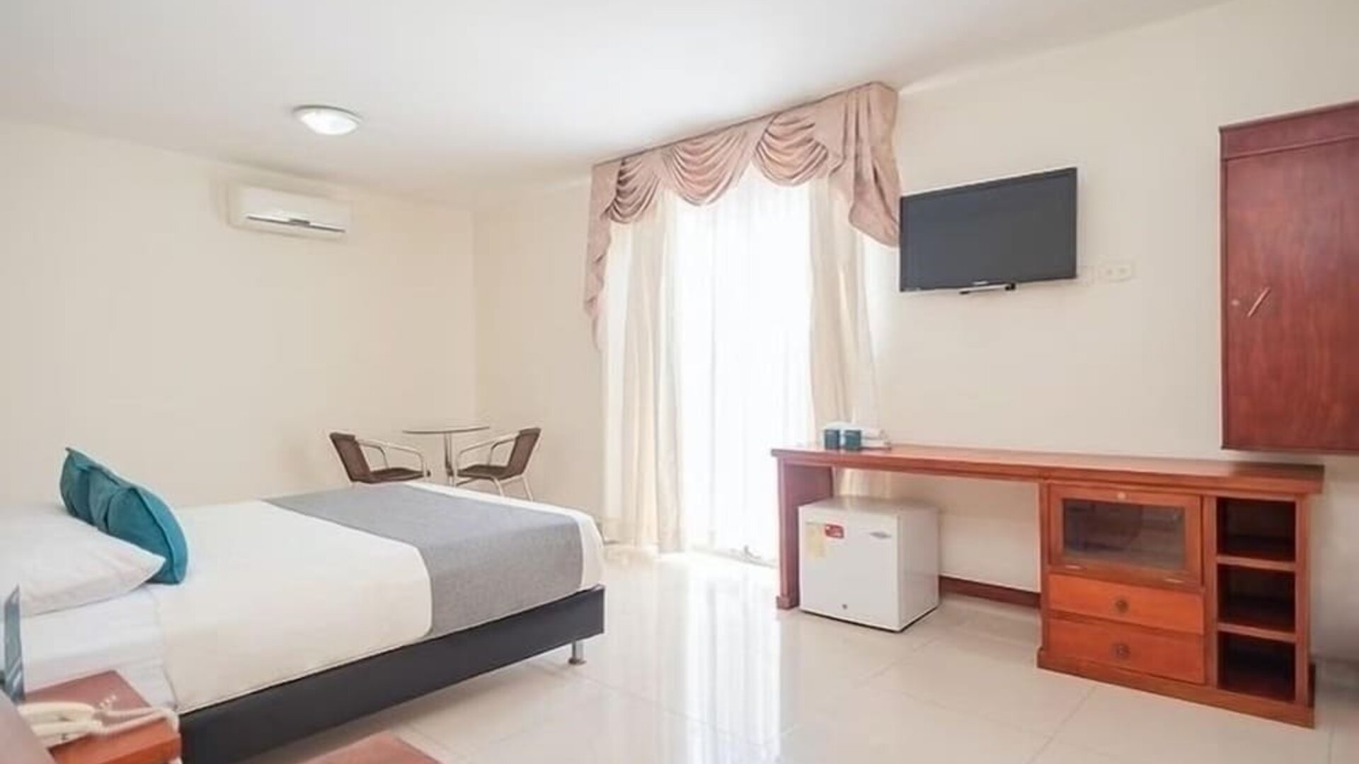 Spacious day use room at Hotel Rivera Del Mar.