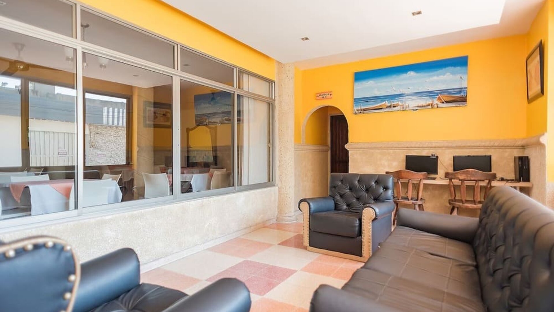 Lobby and coworking lounge at Hotel Rivera Del Mar.