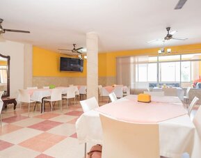 Dining room at Hotel Rivera Del Mar.
