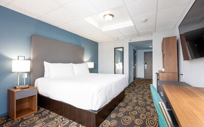 Day use room with TV at Regency Miami Airport By Sonesta.