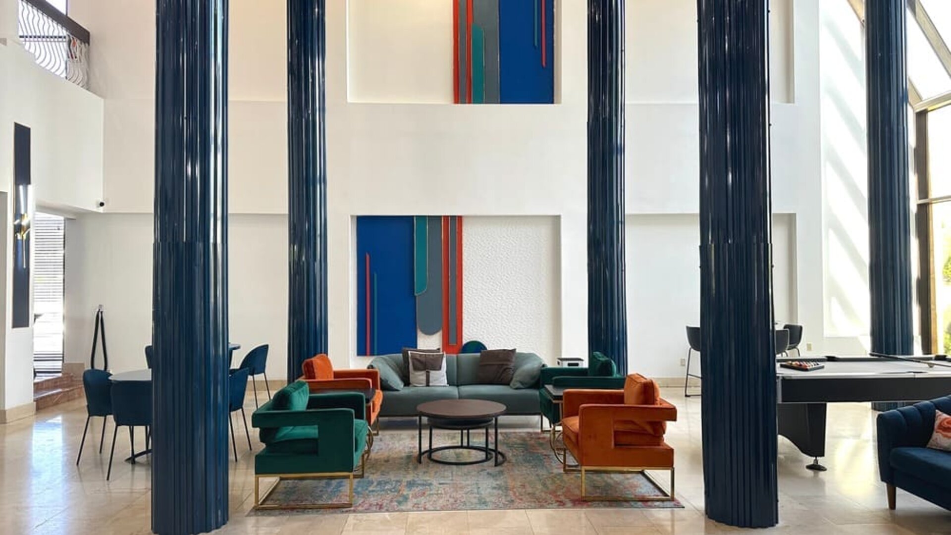 Coworking lounge at Regency Miami Airport By Sonesta.