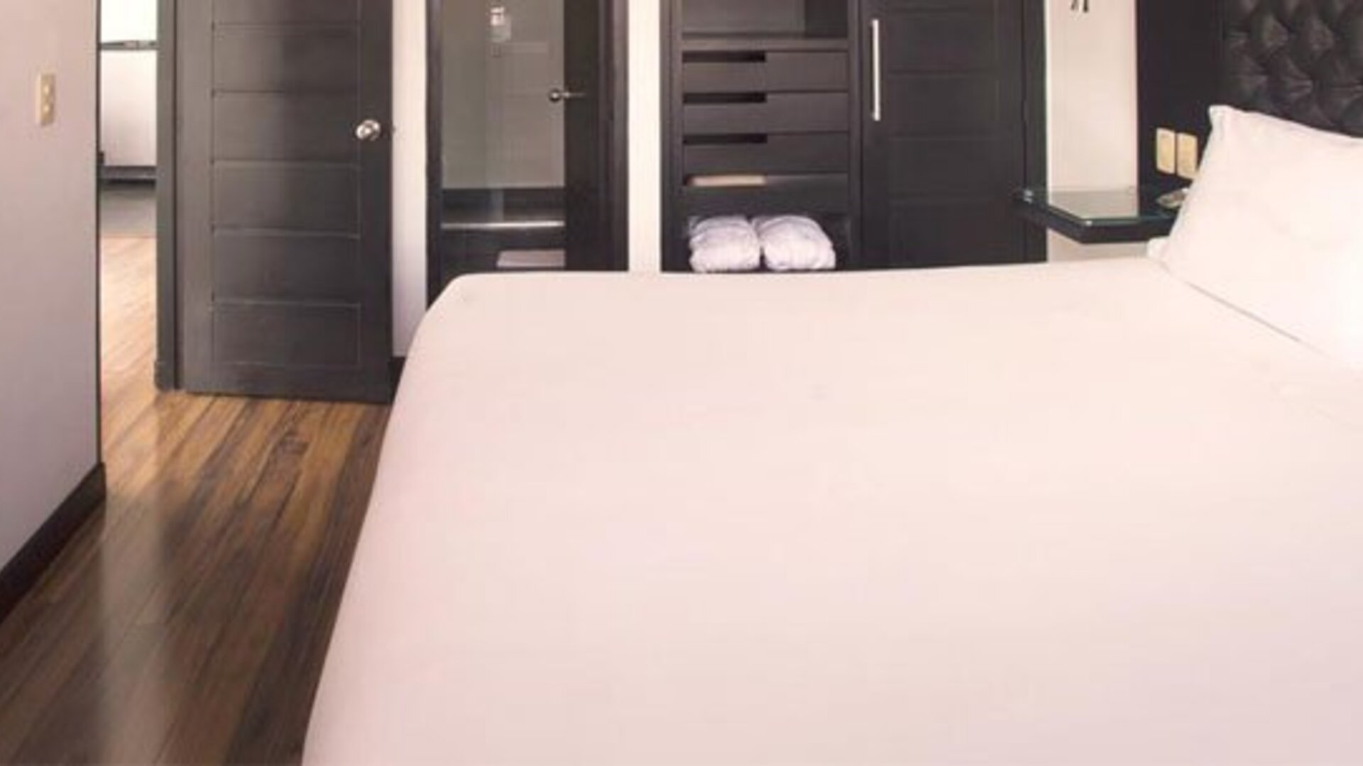 Hotel 104 Art Suites