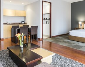 Cosmos 100 & Centro De Convenciones