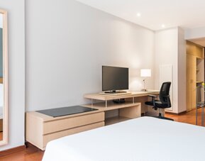 Cosmos 100 & Centro De Convenciones