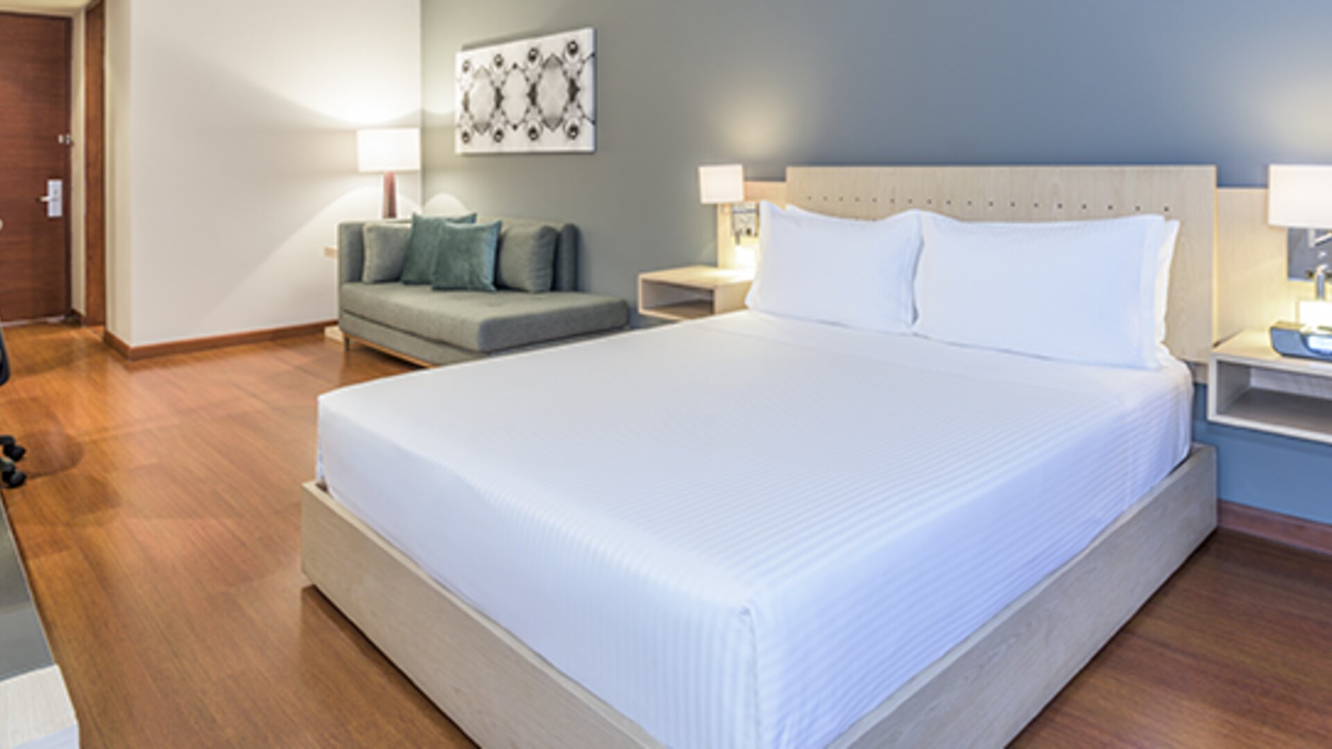 Cosmos 100 & Centro De Convenciones