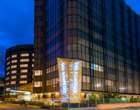 Cosmos 100 & Centro De Convenciones