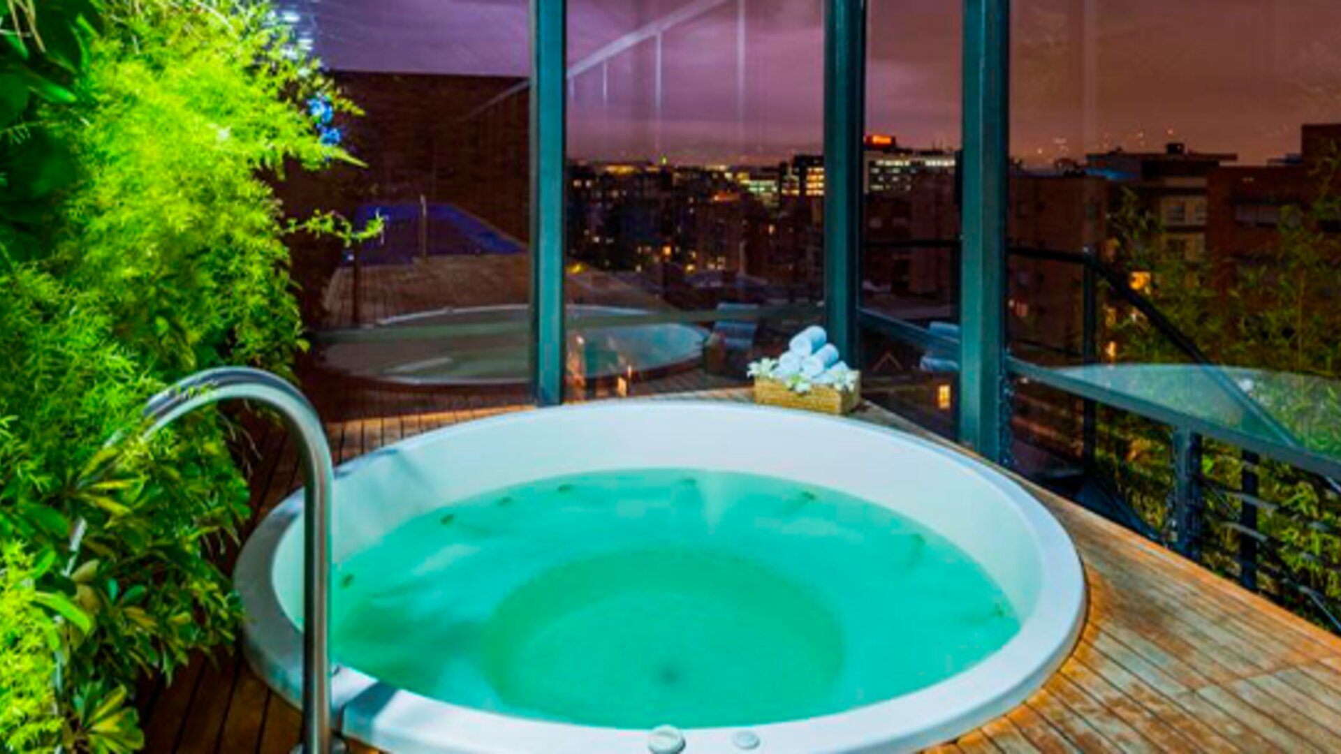 Cosmos 100 & Centro De Convenciones