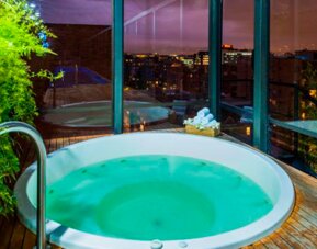 Cosmos 100 & Centro De Convenciones