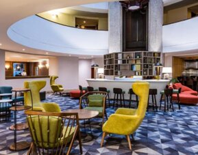 Cosmos 100 & Centro De Convenciones