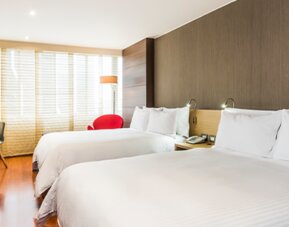 Cosmos 100 & Centro De Convenciones