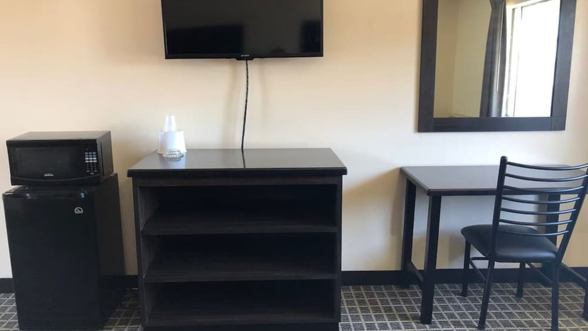 Work space in the day use room at Economy Inn, Fresno.