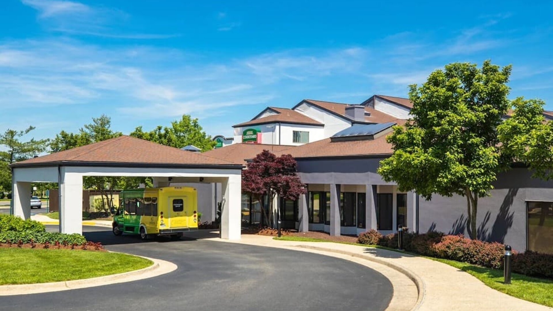 Hotel exterior at Courtyard Dulles Airport Chantilly.