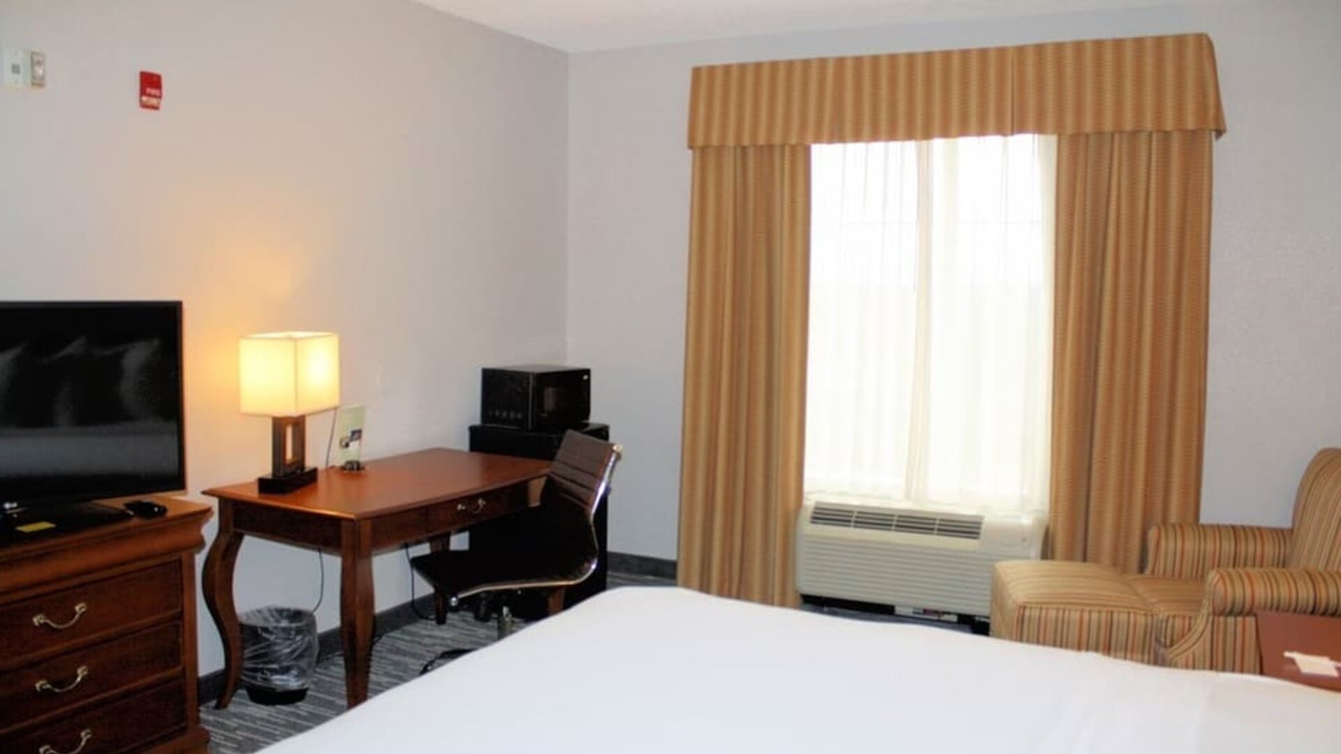 Day room with work desk at Country Inn & Suites By Radisson, BWI Airport.