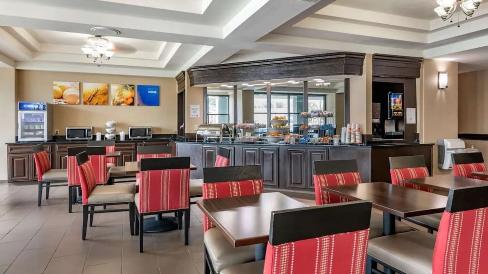 Dining room at Comfort Suites Baymeadows Near Butler Blvd.