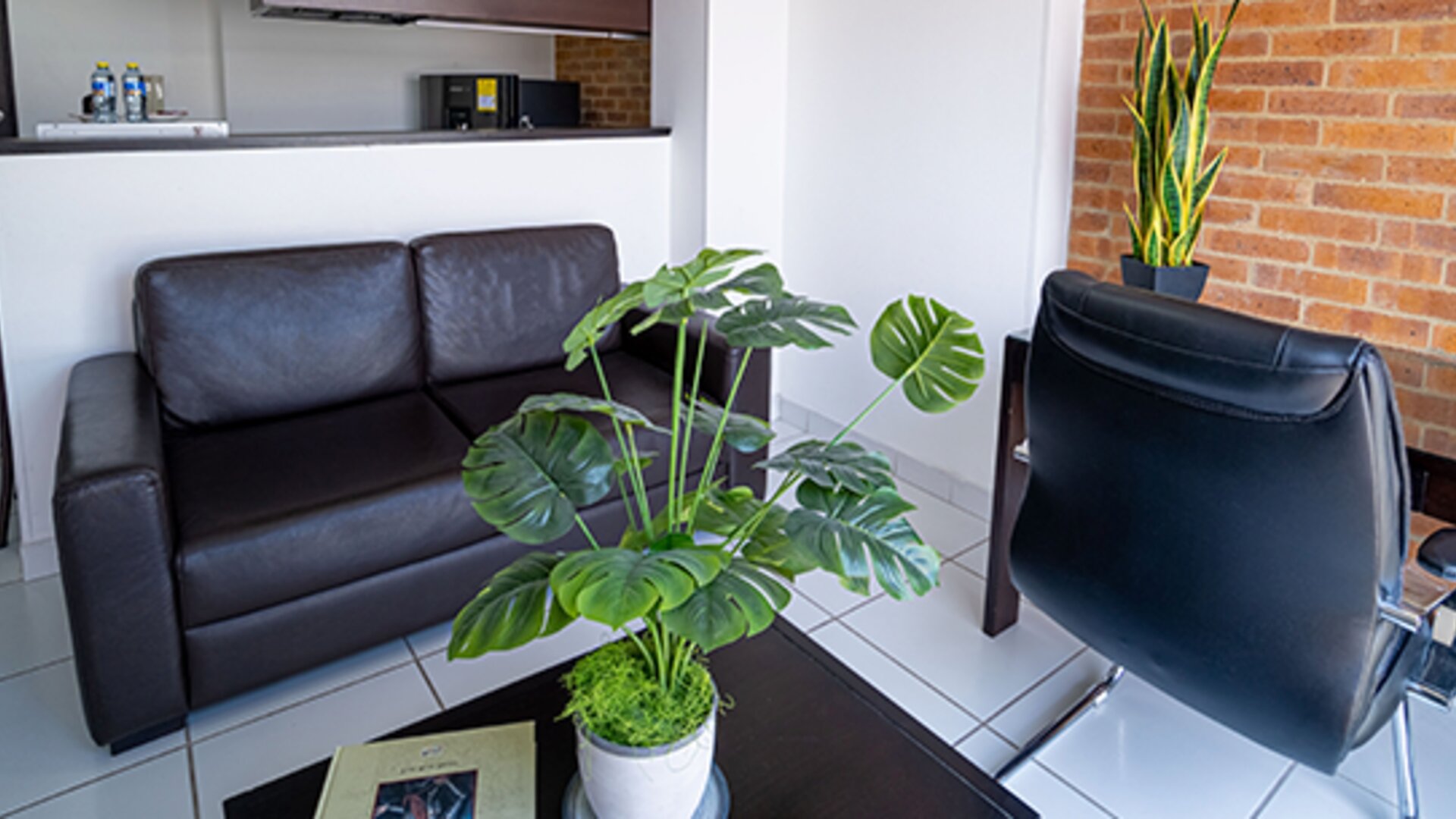 ICON 48 Luxury Apartasuites