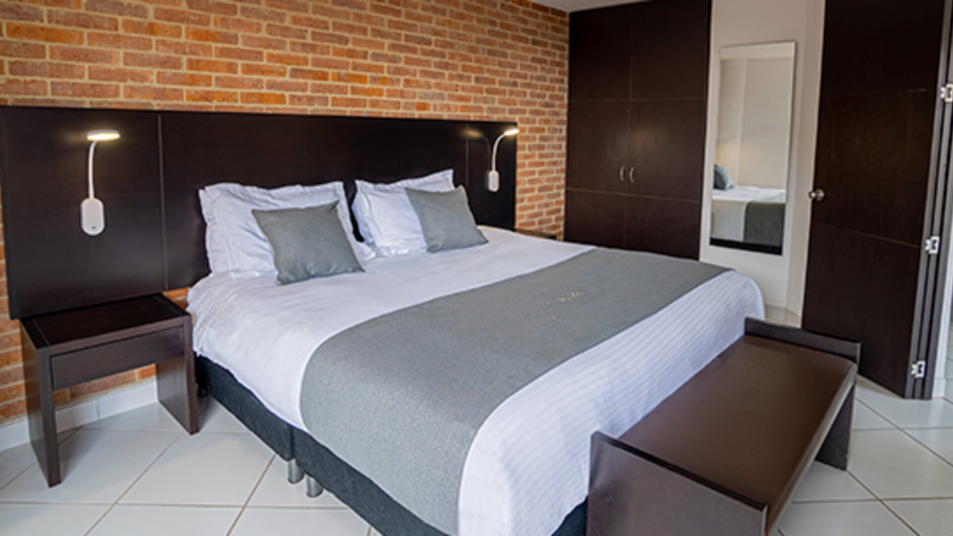 ICON 48 Luxury Apartasuites