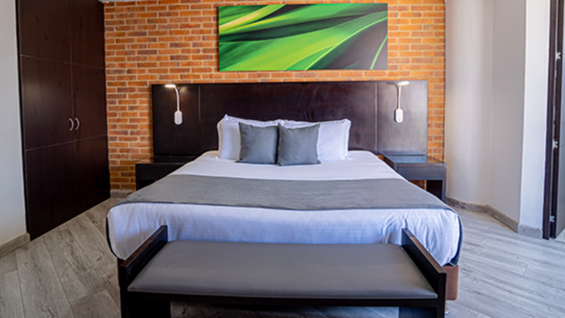 ICON 48 Luxury Apartasuites