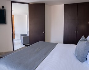 ICON 48 Luxury Apartasuites