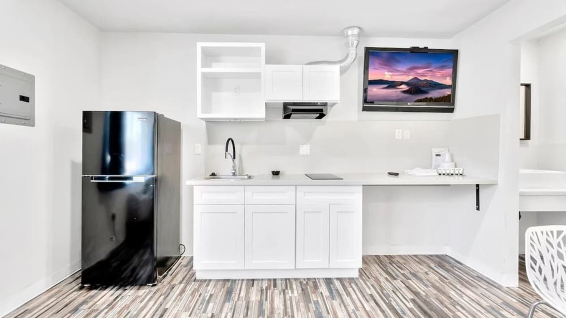 Day use room with fully equipped kitchen at Tradewinds Motel.