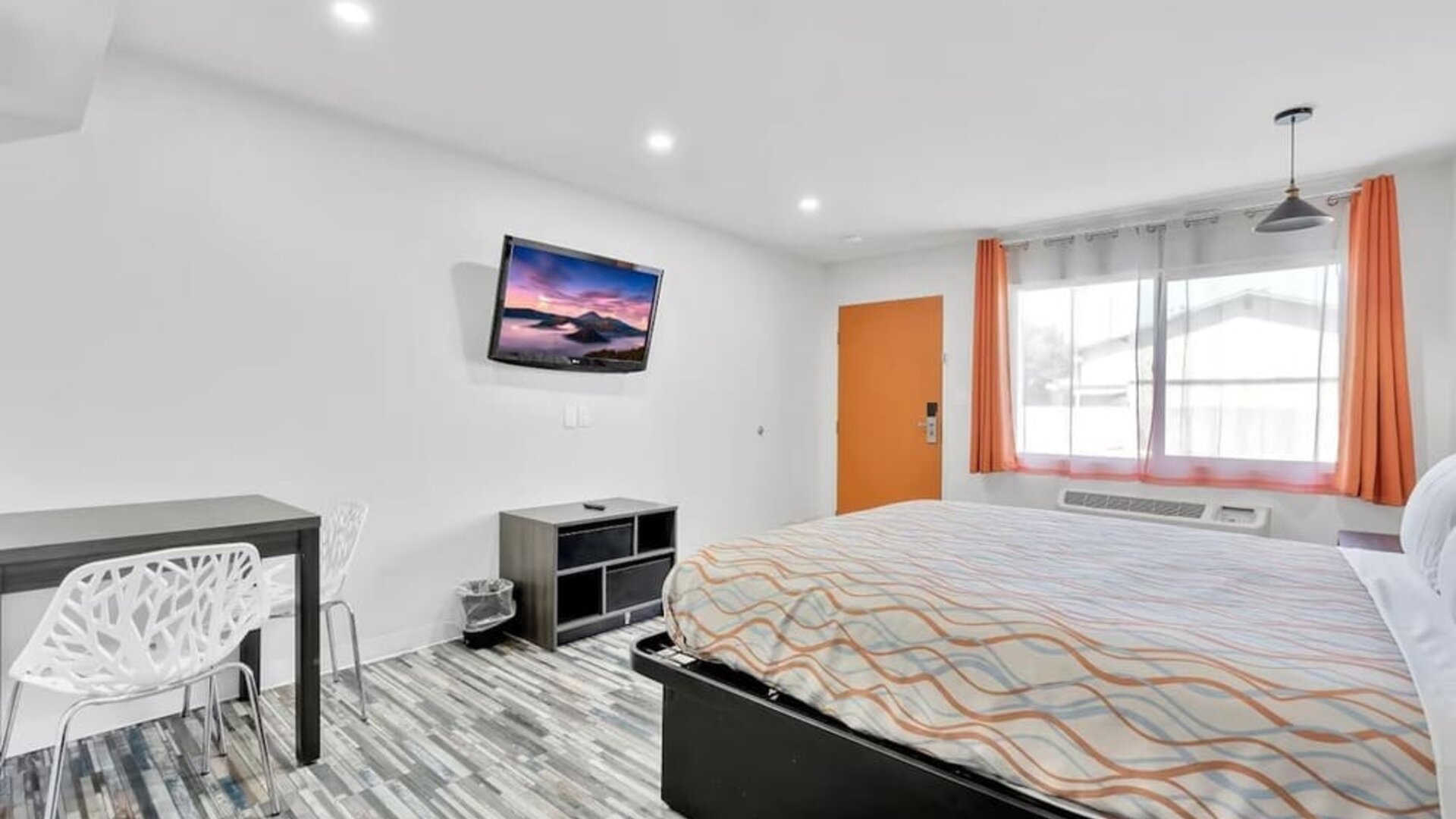 Day room with natural light and TV at Tradewinds Motel.