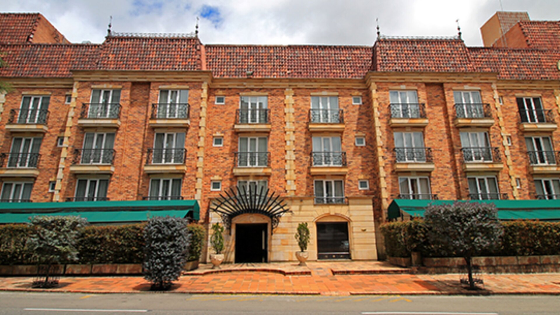 Windsor House Inn By GEH Suites