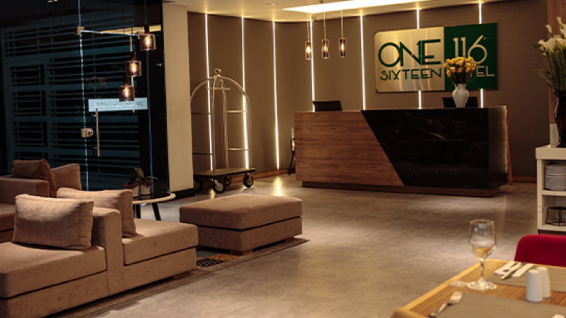 One Sixteen Hotel